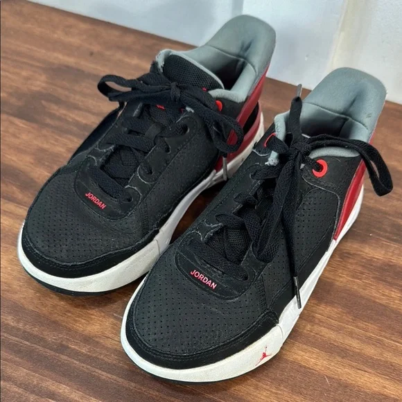JORDAN AIR JORDAN Black and Red Sneakers Nike Little Boys Size 1 - Picture 10 of 10